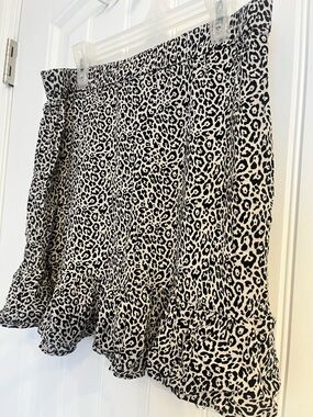 American Eagle Black & White Leopard Ruffle Hem Skirt